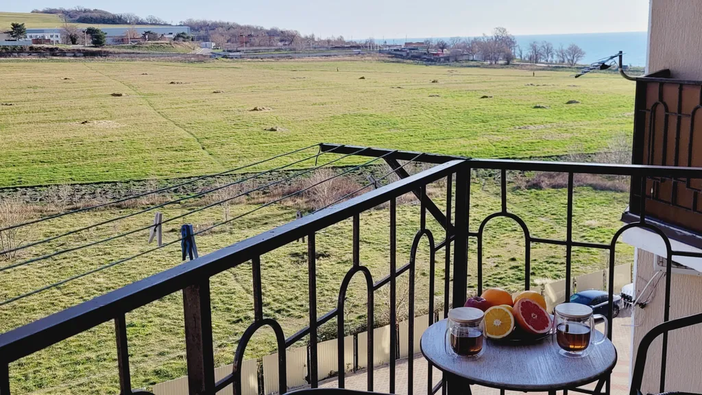 Квартира с видом на море, горы, зелёный луг