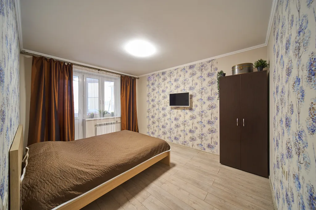 Вид на реку и крокус