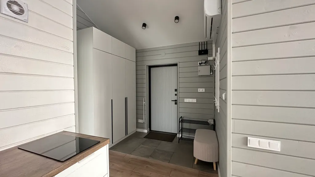 Дом с мольбертом