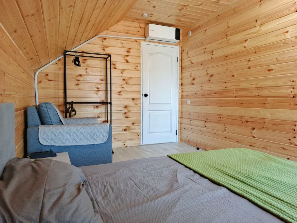 Дом с большим бассейном с видом на море