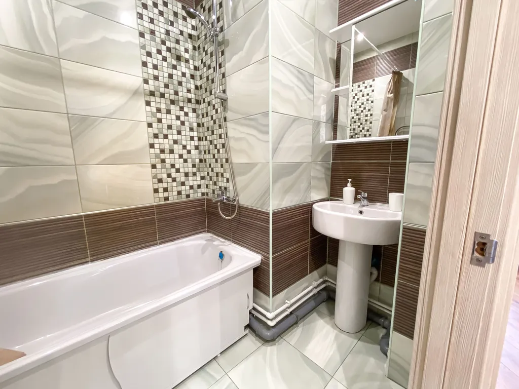 Двушка с камином и видом на реку у ТЦ Аквамолл