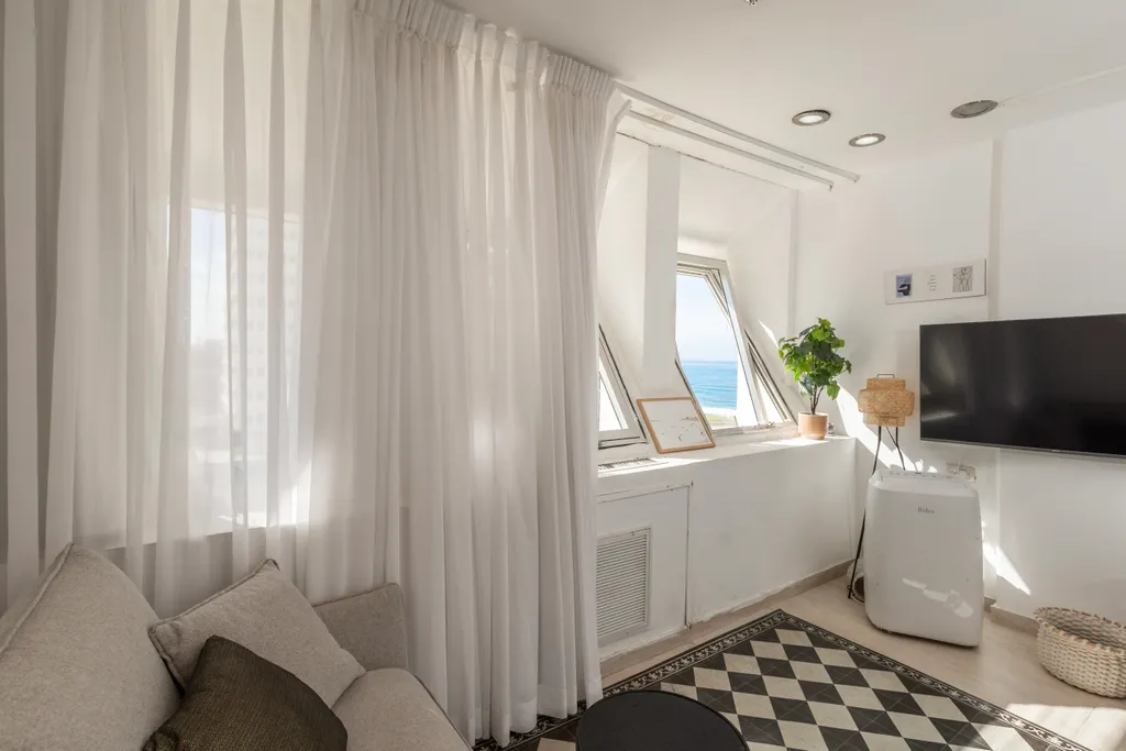 Студия у моря и с видом на море