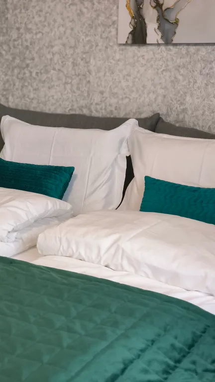 Квартира в самом центре, с огороженной парковкой.