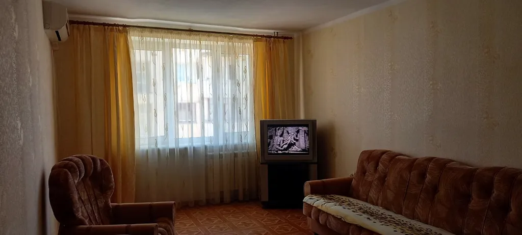 Квартира 3-комнатная Квартира — Евпатория