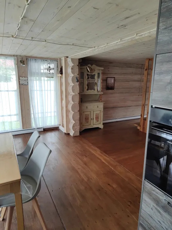 Дом с видом на церковь