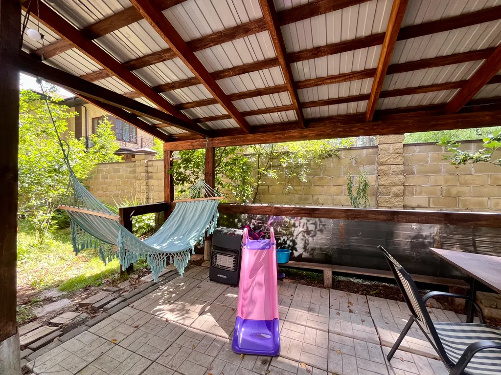 Дом с олененком и гортензиями