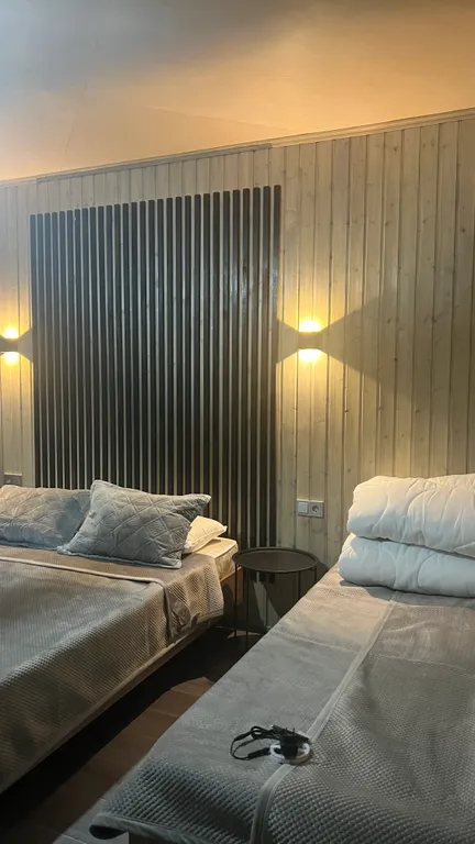 Вилла с бассейном на берегу реки