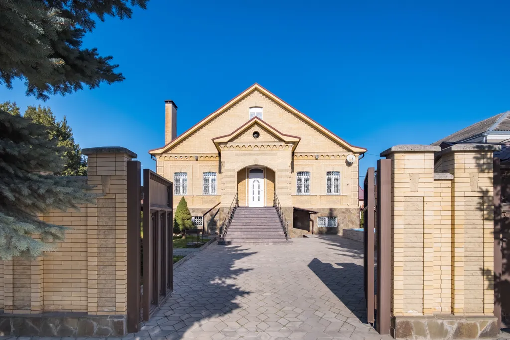 Просторный дом, бассейн с подогревом