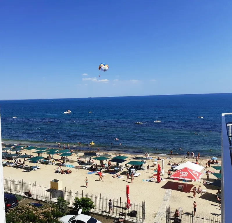 Просторная студия на первой линии у моря