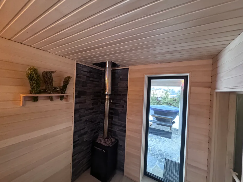 Дом с баней, сибирским чаном и теплой панорамной беседкой