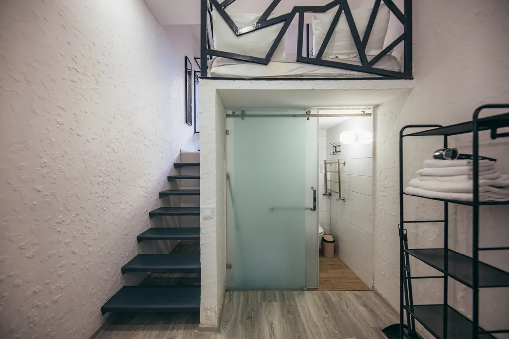 Двухуровневая мини студия с отдельным выходом во двор