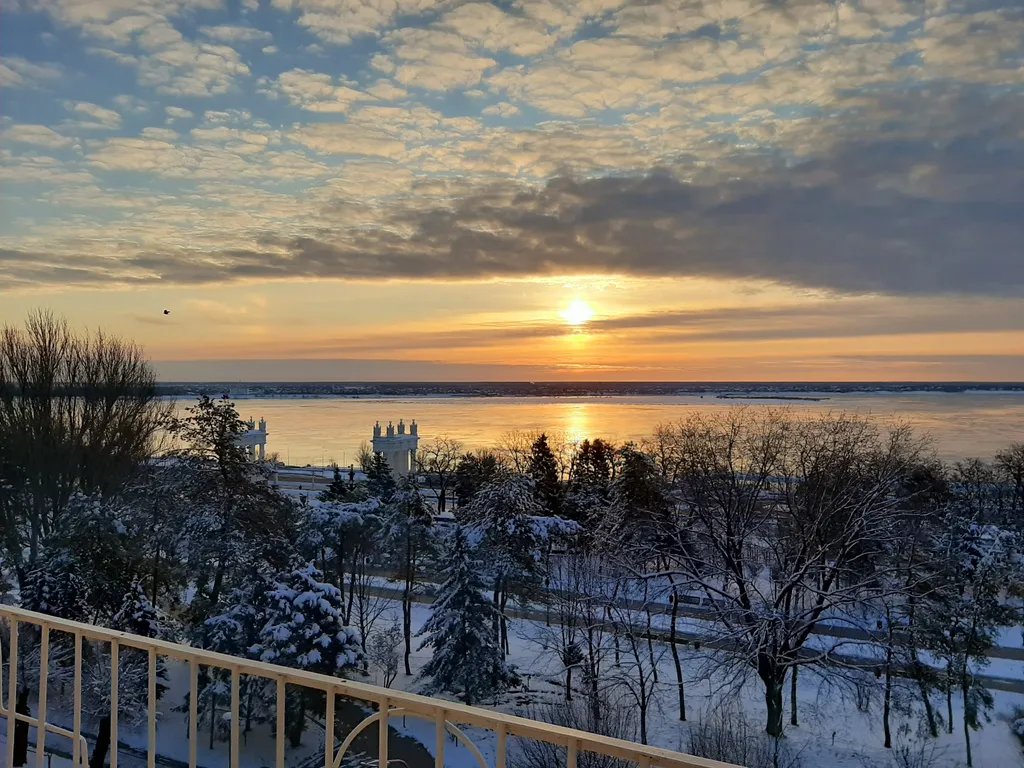 Квартира Видовая квартира с балконом над Волгой, центральной набережной и парком — Волгоград
