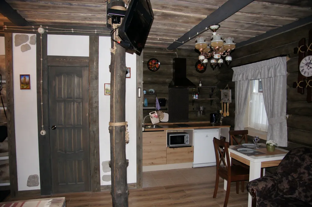 Деревенский дом и баня