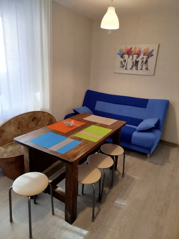 Просторная семейная двухкомнатная квартира рядом с центром города