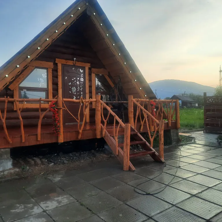 Коттедж Дом-шалаш в русском стиле — Кытлым