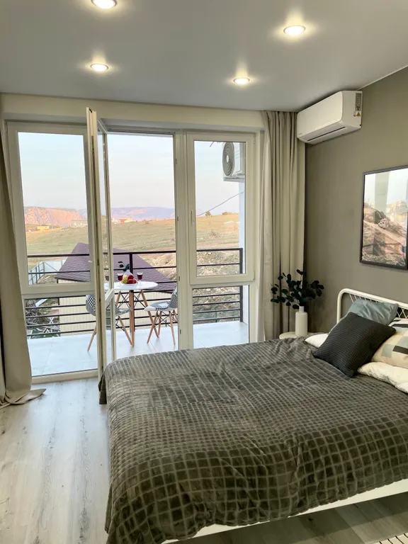 Квартира Для романтической пары или семьи квартира с видом на горы и море — Севастополь