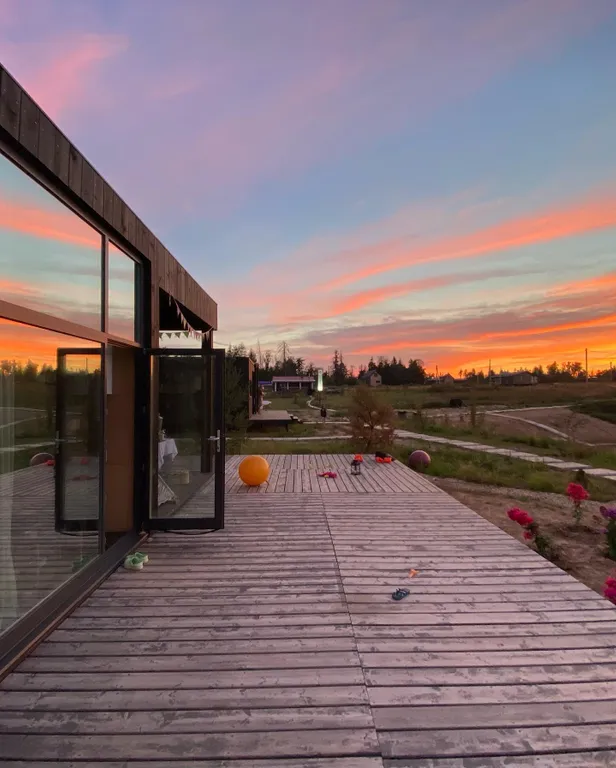 Уютный дом с панорамными окнами