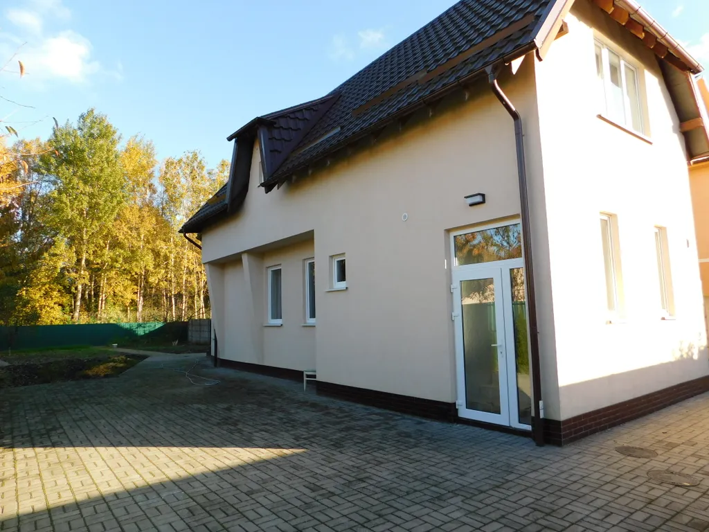 Двух этажный дом, в тихом районе