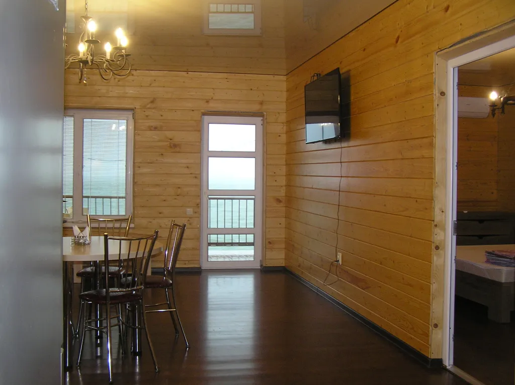 Дом-эллинг на берегу Керченского пролива