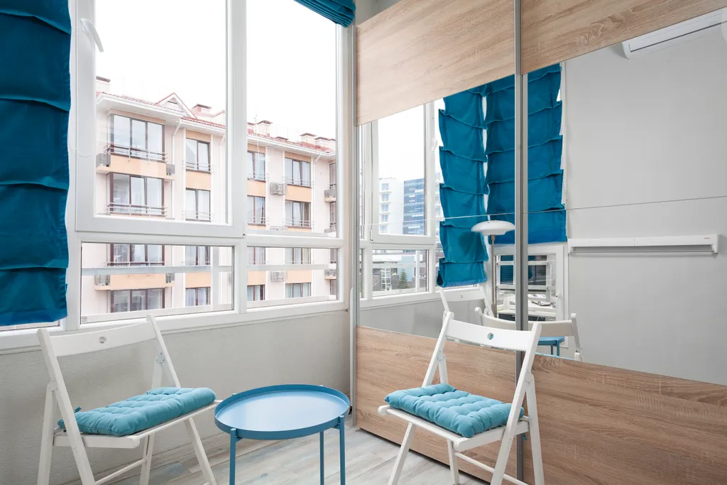 Двухкомнатная квартира с лоджией у моря