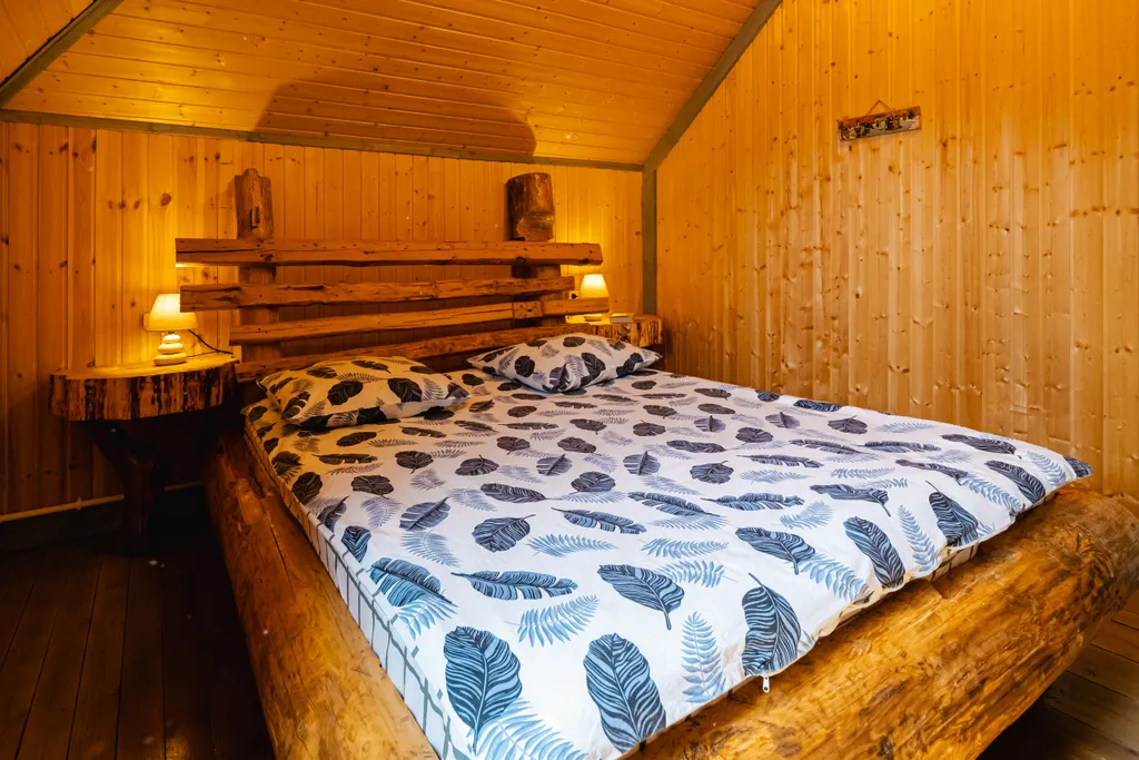 Коттедж у пруда