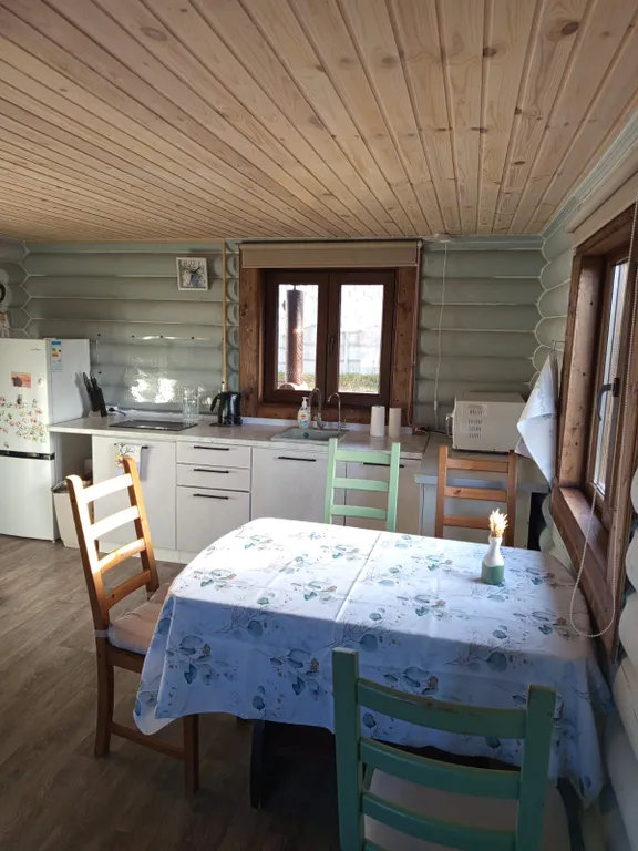 Деревянный дом у моря