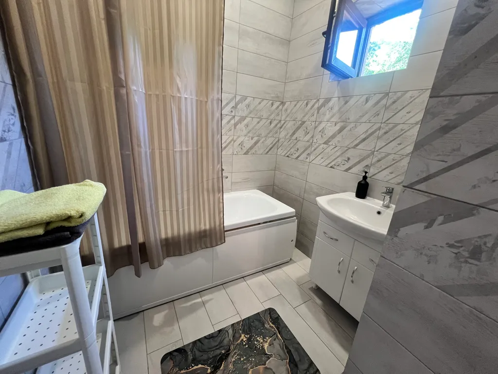 Большой дом с бассейном