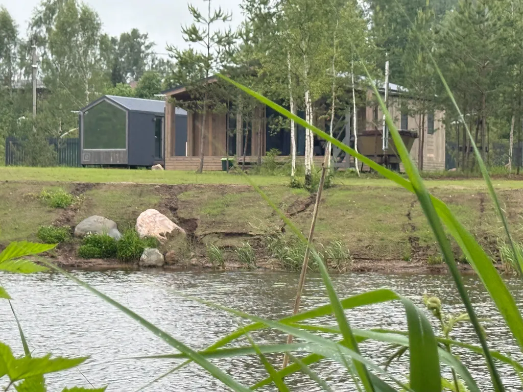 Дом Безмятежный на заливе реки Нерль с видом на лес