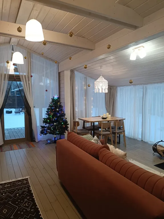 Коттедж Дом с панорамными окнами и печью для семейного отдыха, отдыха с детьми — Семеновское