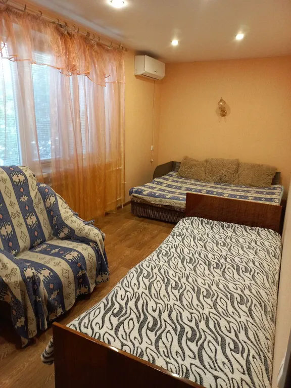 Двухкомнатная с двориком