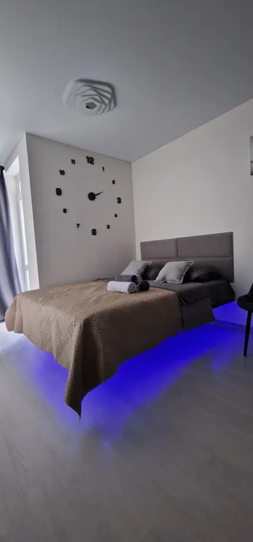 Светлая студия с видом на горы