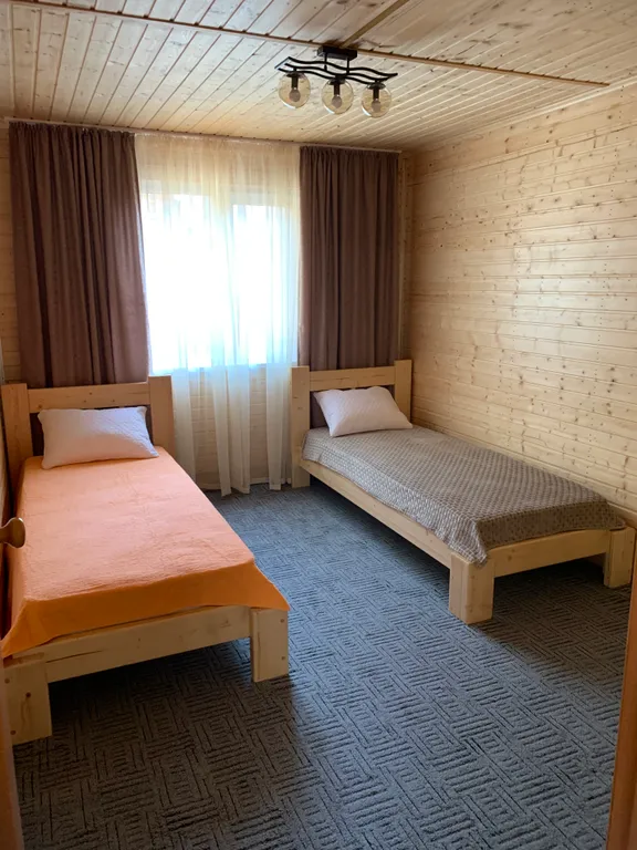 Домик у озера