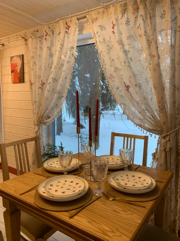 Красная Матрешка - глэмпинг в лесу