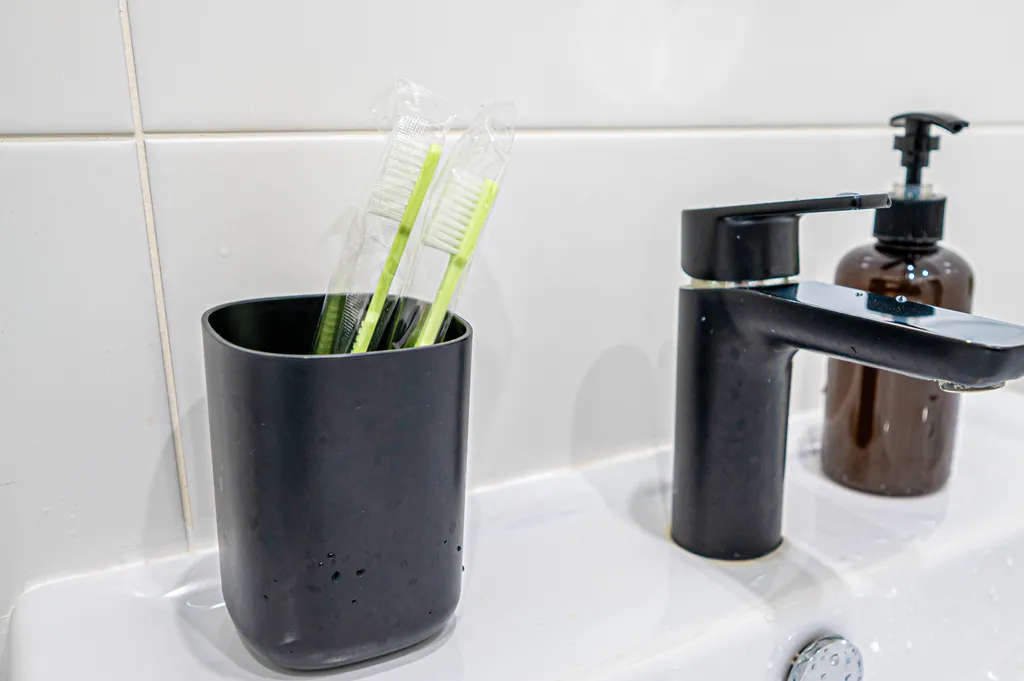 Студия c вау-эффектом в центре с панopaмным балконoм