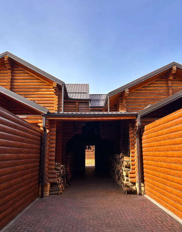 Коттедж с тремя спальнями, русской баней и бассейном