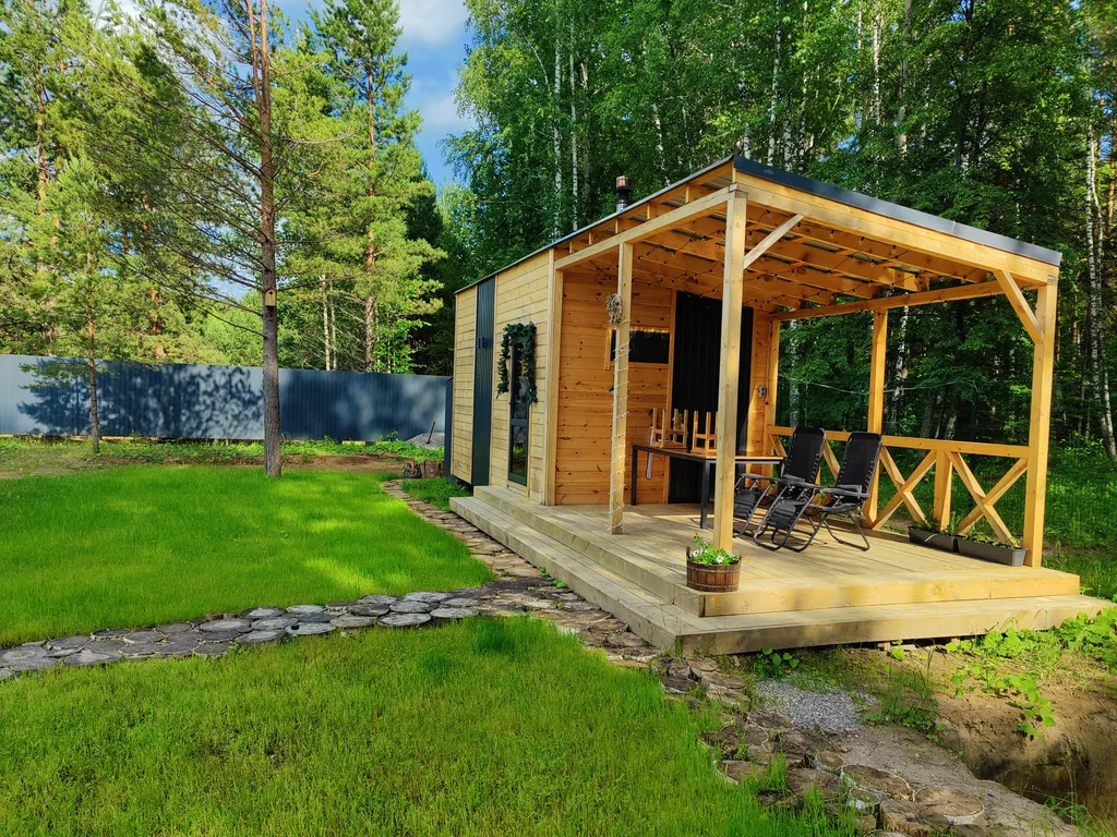 Домик с баней в лесу