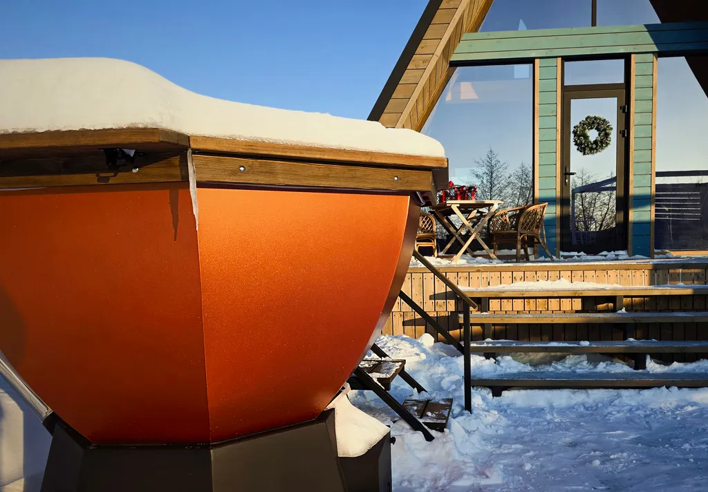 Дом на берегу реки