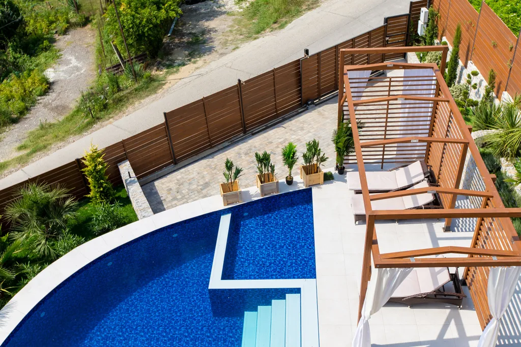 Вилла с теплым бассейном