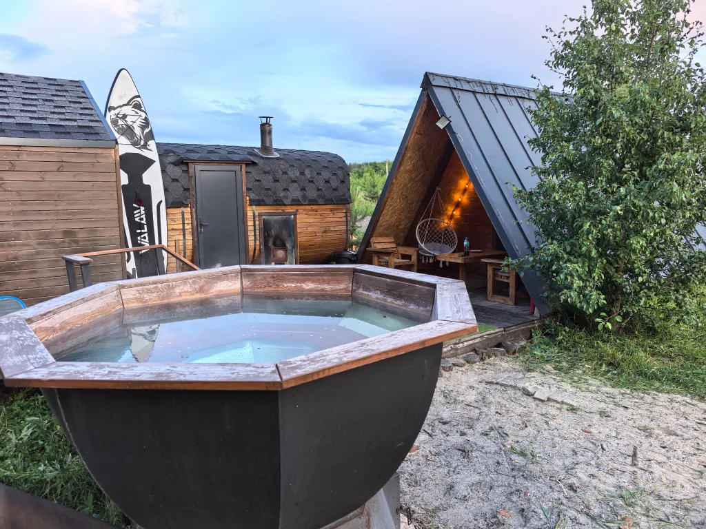 Треугольный дом с баней и чаном