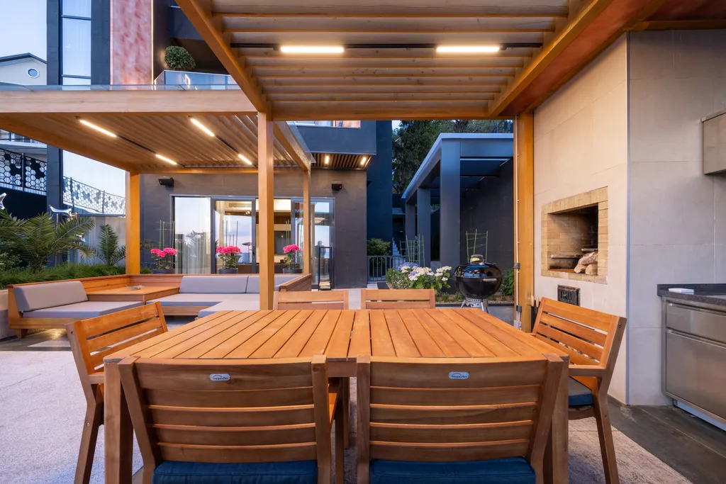 Современная вилла с красивым видом на море