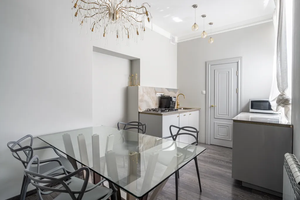 Четырехкомнатная квартира с бaлкoнoм в цeнтрe