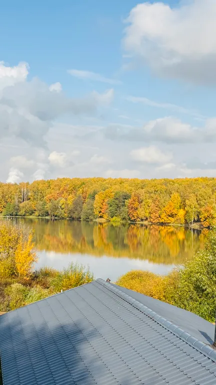 Шале на берегу реки с баней и горячей купелью