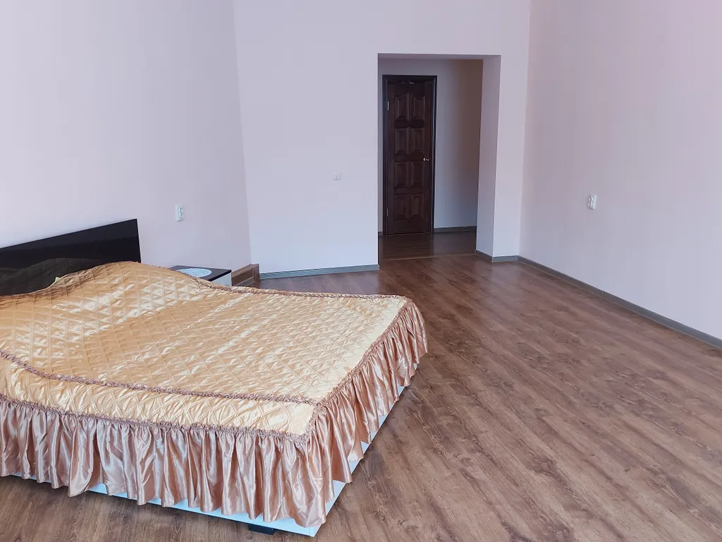 Просторная квартира в тихом спальном районе — аренда посуточно в Туапсе