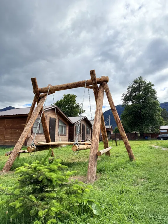Домик с терассой и видом на горы