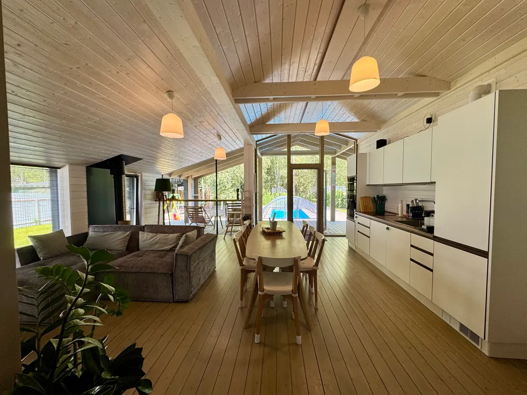 Коттедж Дом с летним бассейном (4 спальни) — Дубна