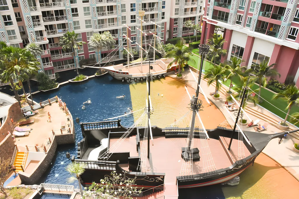 Квартира Красивый вид на бассейн с Пиратскими кораблями, для семей и пар — аренда посуточно в Паттайя