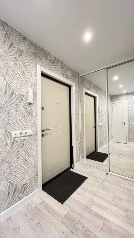 LUX-вид на озеро: светлая квартира в новом доме