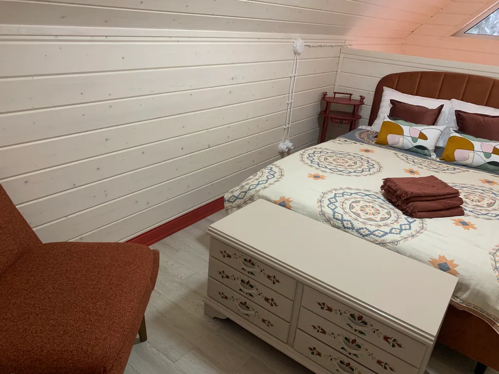 Красная Матрешка - глэмпинг в лесу