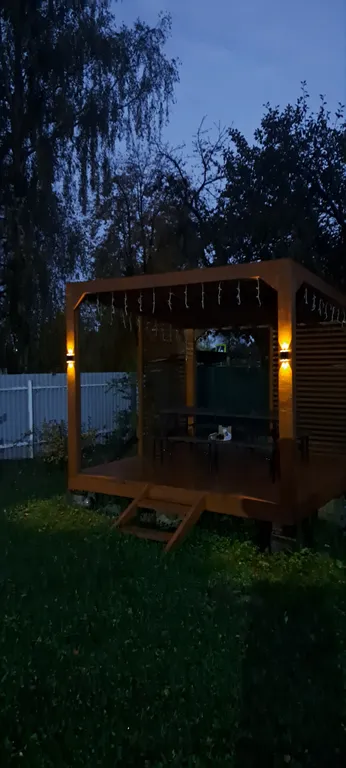 Дом в деревне с баней