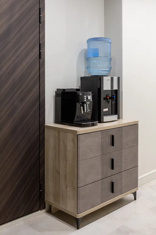 Современная студия с балконом и панорамными окнами у острова Канта